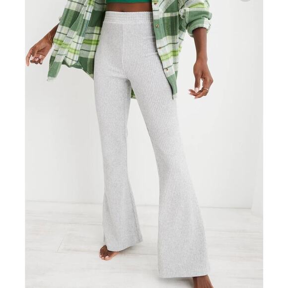 Aerie Pants - AERIE NWT Groove-On Ribbed Velour High Waisted Flare Pants Grey Hippie Sz M Tall